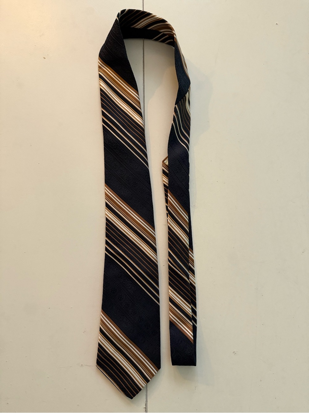 Louis Féraud Paris Designer Tie Necktie Striped Brocade Pattern Brown Gold Tan - Picture 4 of 4